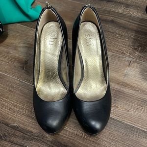 Black size 8 dress shoes